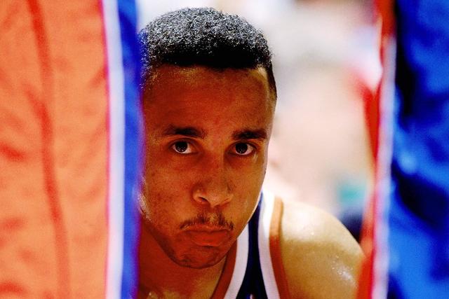 巴恩斯21+12+12猛龙克步行者 尼克斯险胜活塞